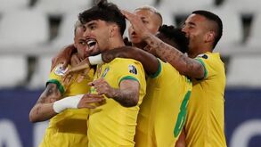 Brasil aguenta-se com menos um face ao Chile e está nas 'meias' da Copa América