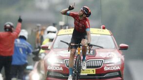 Dylan Teuns vence a oitava etapa do Tour marcada por ataque estupendo de Pogacar