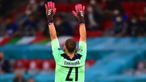 O curioso pormenor das luvas utilizadas por Donnarumma frente à Bélgica