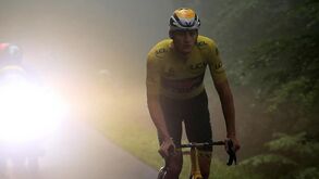 Van der Poel abandona um dia depois de perder a liderança