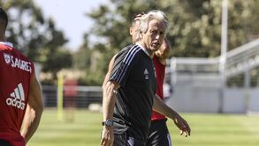 Jorge Jesus já ensaia três centrais