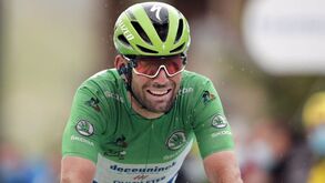 Cavendish cruzou a meta dentro do tempo e não escondeu emoção: «Tinha muito medo desta etapa»