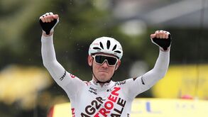 Dos Alpes saiu um candidato surpresa: O’Connor venceu em Tignes e chegou a ser líder virtual