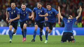 Festa italiana e desilusão espanhola: as imagens que marcaram o final do jogo em Wembley