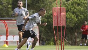 Everton e Otamendi vão discutir férias