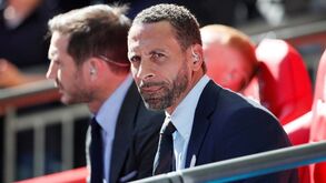 Ferdinand rendido a Busquets lembra episódio da Champions: «Que jogador fenomenal»