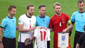 Eriksen volta a ser homenageado antes das 'meias' do Euro'2020