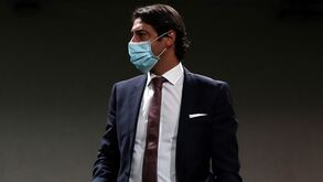 Rui Costa assume liderança do Benfica no caos
