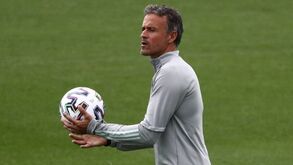 Luis Enrique: «É preciso ensinar os mais pequenos a não chorar nas derrotas»