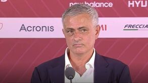 Mourinho: «Ronaldo? Não jogo a central»