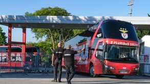 Jogadores do Benfica deixam centro de estágio para serem vacinados