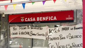 Mensagens de protesto na Casa do Benfica de Santo Tirso