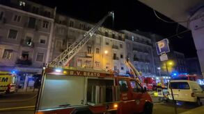 Dois mortos e 11 feridos, dois deles bombeiros, em incêndio num prédio em Lisboa