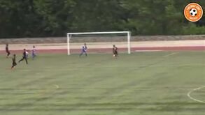 Iuri Costa destaca-se na Escola de Futebol D. João I: pontapé acrobático e outros lances saltam à vista