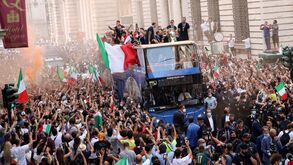 Ruas de Roma encheram-se para saudar os novos campeões da Europa: as imagens da festa da Itália