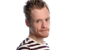 Piadas racistas levam comediante Andrew Lawrence a perder espectáculos