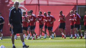 Jorge Jesus orienta mais um treino do Benfica e conta com duas novidades