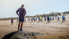 Sérgio Conceição 'leva' FC Porto para a praia: as imagens de um treino diferente