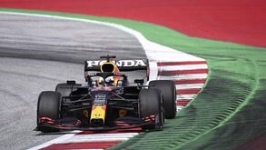 Max Verstappen vence primeira corrida 'sprint' da história