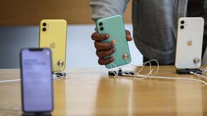 Associação avança com ação e pede 137 milhões para indemnizar donos portugueses de iPhone