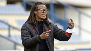 Edgar Davids deixa comando técnico do Olhanense