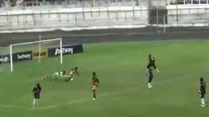 Insólito: defesa ganês 'bisa' na própria baliza para... estragar aposta