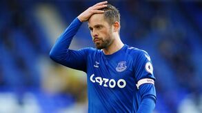 Jornal islandês avança que Sigurdsson é o jogador detido por suspeita de abusos sexuais a menor