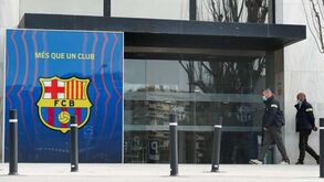 Barcelona aperta regras aos mais novos: da proibição de usar telemóveis aos penteados 'bizarros'