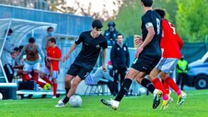 Costinha assina contrato profissional com a Académica