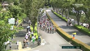 Prova de fundo leva milhares de pessoas à estrada em Jogos à porta fechada