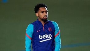 Matheus Fernandes revoltado com Barcelona após despedimento por e-mail: «Só disseram tchau e tchau»