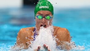 Tatjana Schoenmaker bate recorde olímpico dos 100 bruços