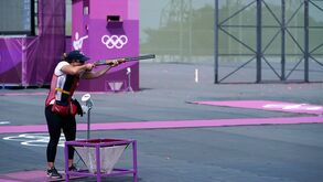 Amber English bate recorde olímpico em prova de tiro