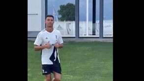 O momento em que Cristiano Ronaldo chegou ao relvado para iniciar a pré-época