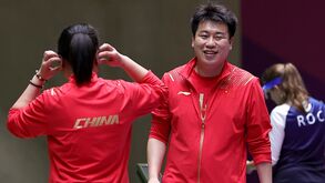 China conquista ouro no tiro com pistola a 10 metros em equipas mistas