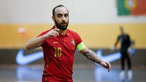Ricardinho e cinco estreantes em fases finais: a lista de convocados para o Mundial