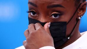 Simone Biles desiste da final de all-around para a qual era favorita