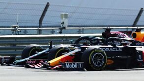 FIA rejeita pedido da Red Bull para revisão da penalização a Lewis Hamilton 