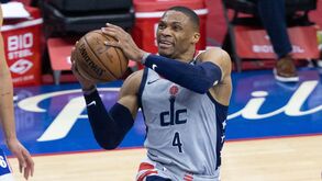 Lakers contratam Russell Westbrook e cedem três jogadores aos Wizards