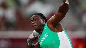 Auriol Dongmo apura-se para a final do peso 