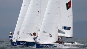 Dupla de 470 acredita no apuramento para a Medal Race