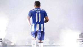 Aí está o FC Porto versão 2021/22: as novas camisolas e todos os números