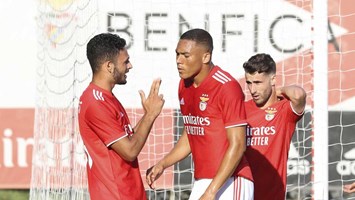 Benfica Vence Casa Pia Na Estreia De Joao Mario Pelas Aguias Futebol Nacional Jornal Record