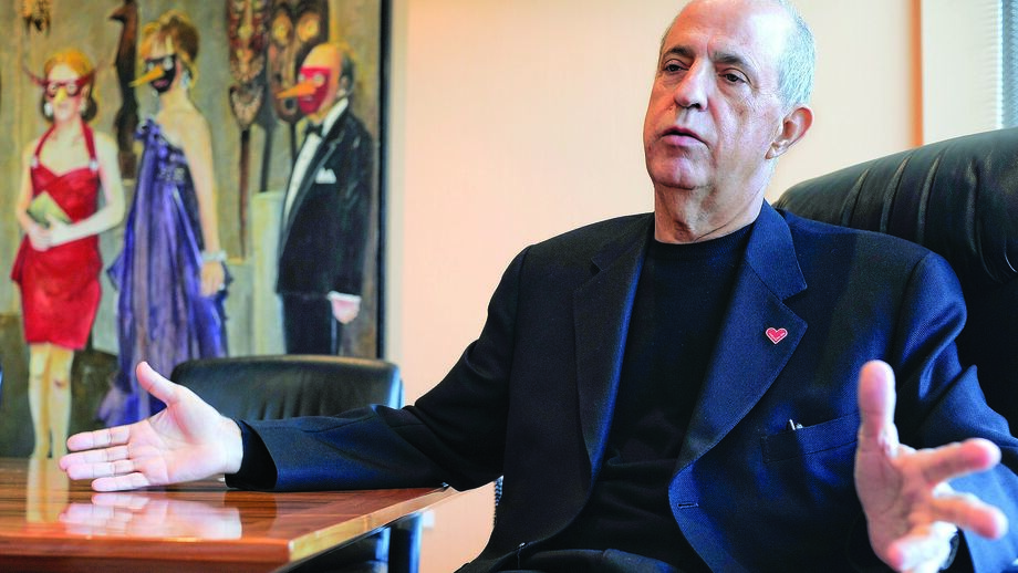 Joe Berardo tem empresas que operam em vários setores, como os vinhos e a restauração, e é administrador em muitas delas