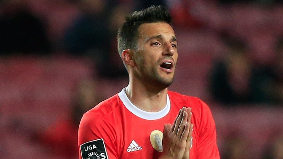 Katsouranis diz que Samaris é para ficar: «Se a equipa lhe der tempo, voltará mais forte»
