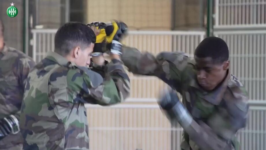 Saint-Étienne coloca juniores na linha com treino... com o exército francês