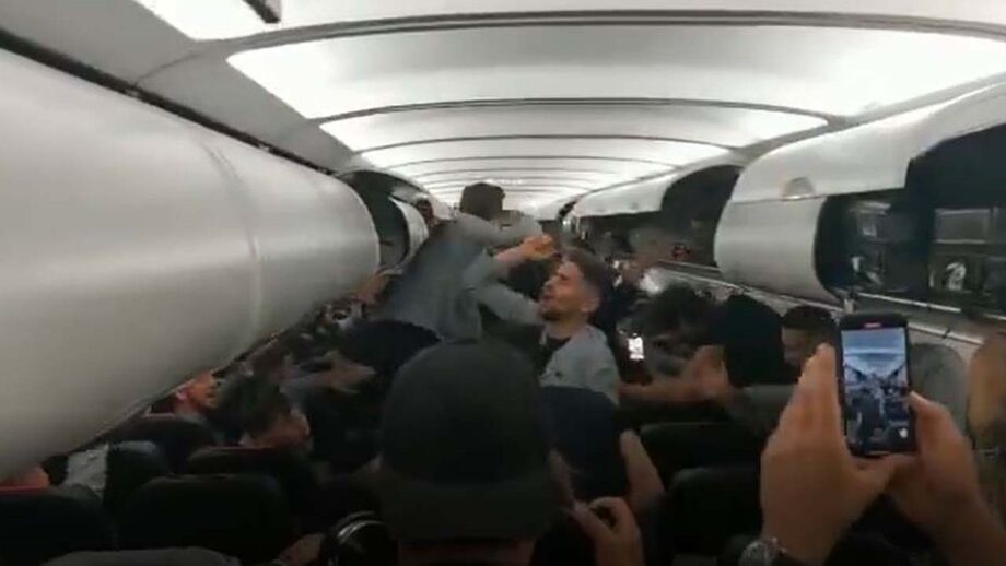 Grande momento no avião da Squadra Azzurra 