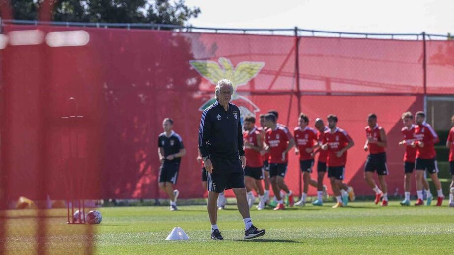 Benfica-Casa Pia, em direto: João Mário é titular ...