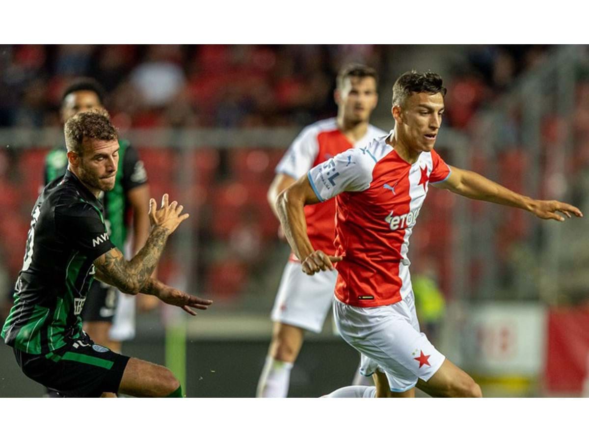 Slavia Praga confirma saída de Petar Musa - Boavista - Jornal Record