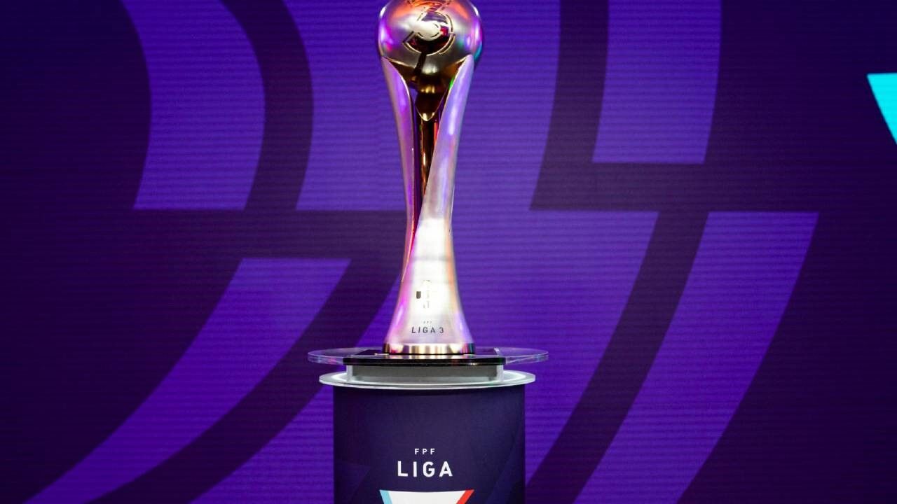 Troféu da Liga 3 mede 70 centímetros e pesa nove quilos! - Liga 3 -  Jornal Record